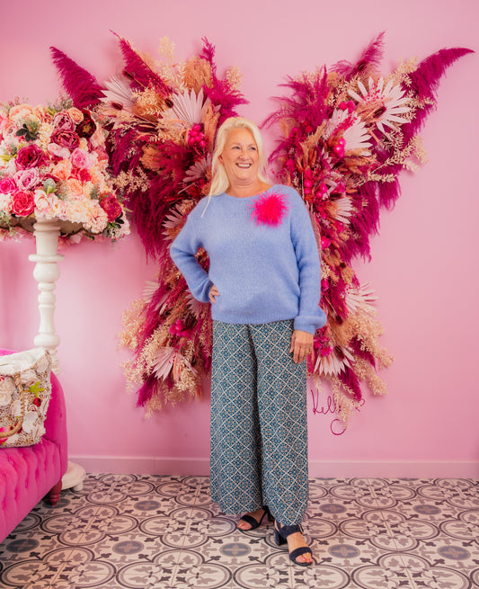 blue en pink sweater fluffy