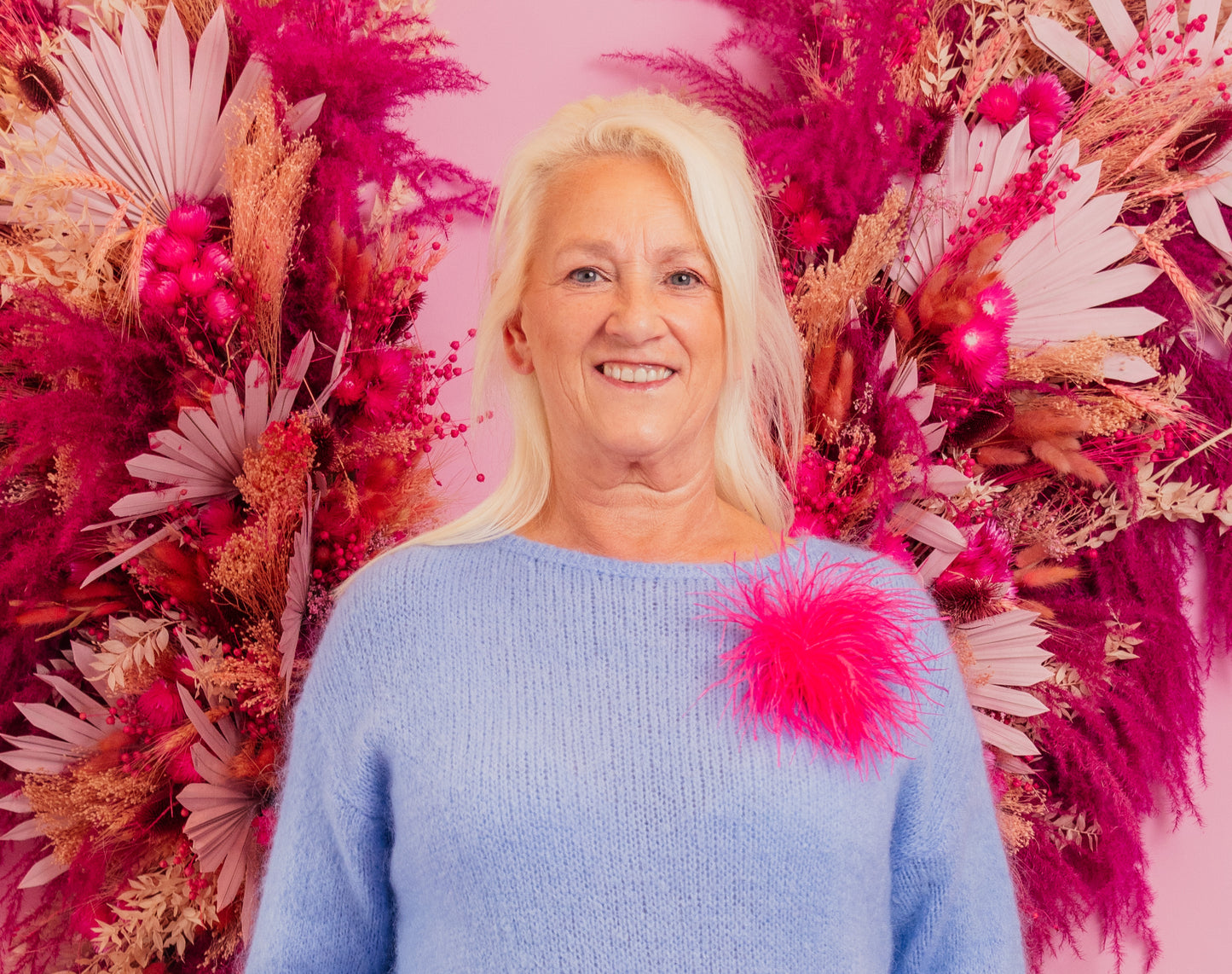 blue en pink sweater fluffy